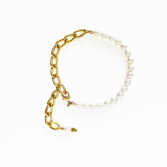 Aletta Bracelet from Third & Co. Studio with white fresh water pearl, gold plated vintage chain with adjustable length against a white background